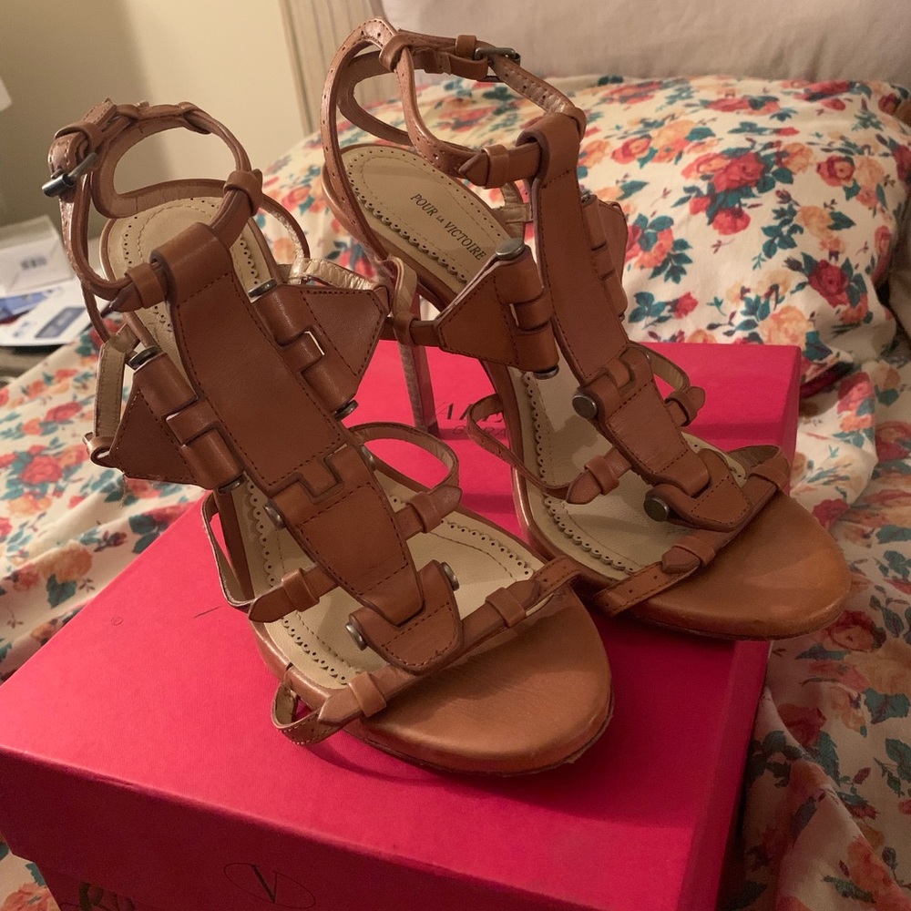 Pour la victoire brown shoes